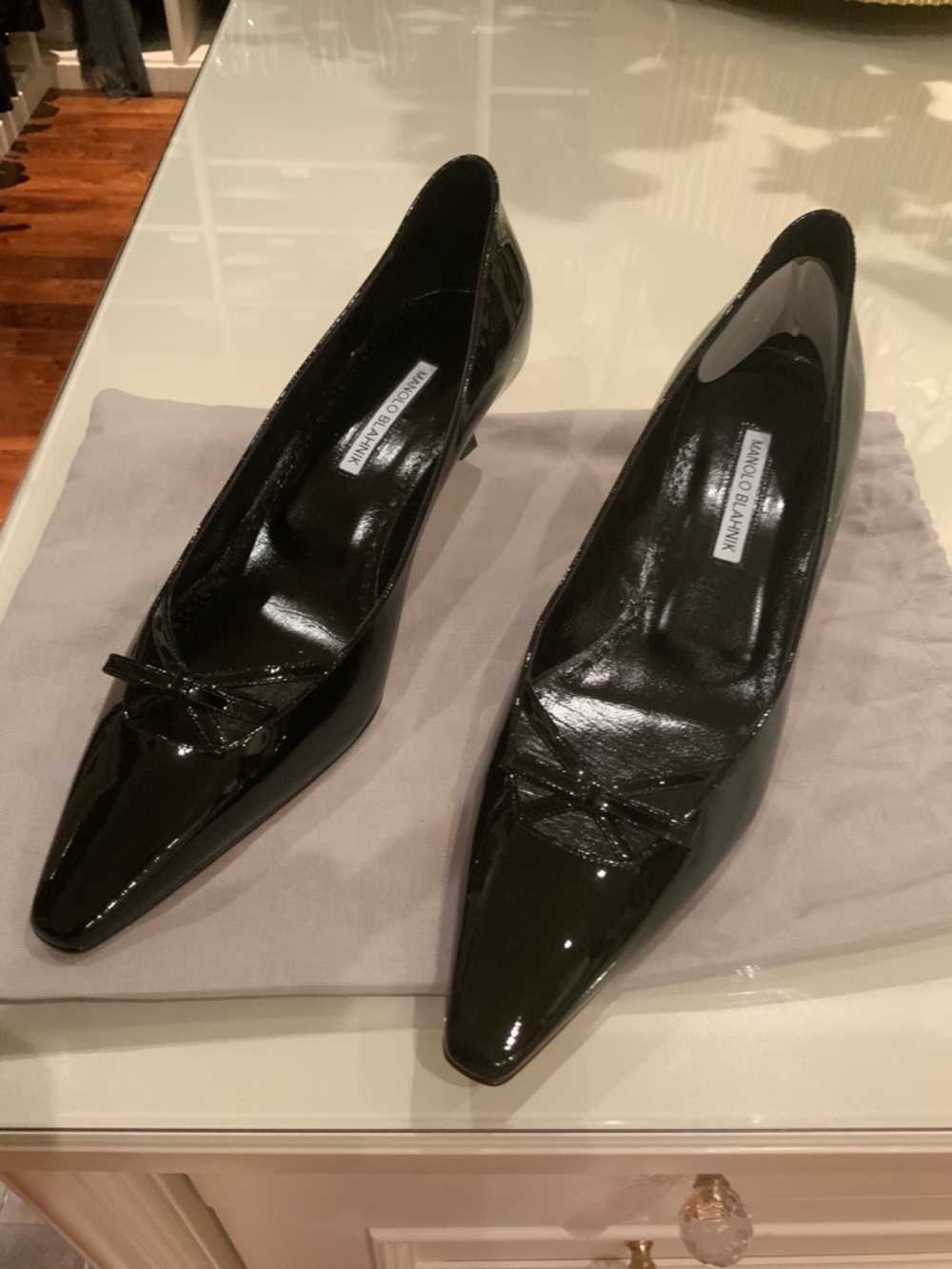 Manolo Blahnik Black Patent Pointed Toe Bow Pumps - Picture 2 of 4